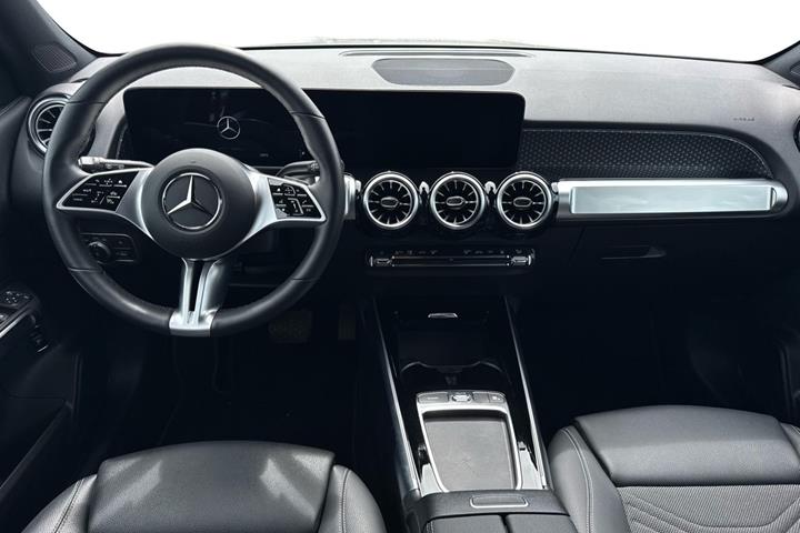 Hvid Mercedes EQB250+ fra 2025