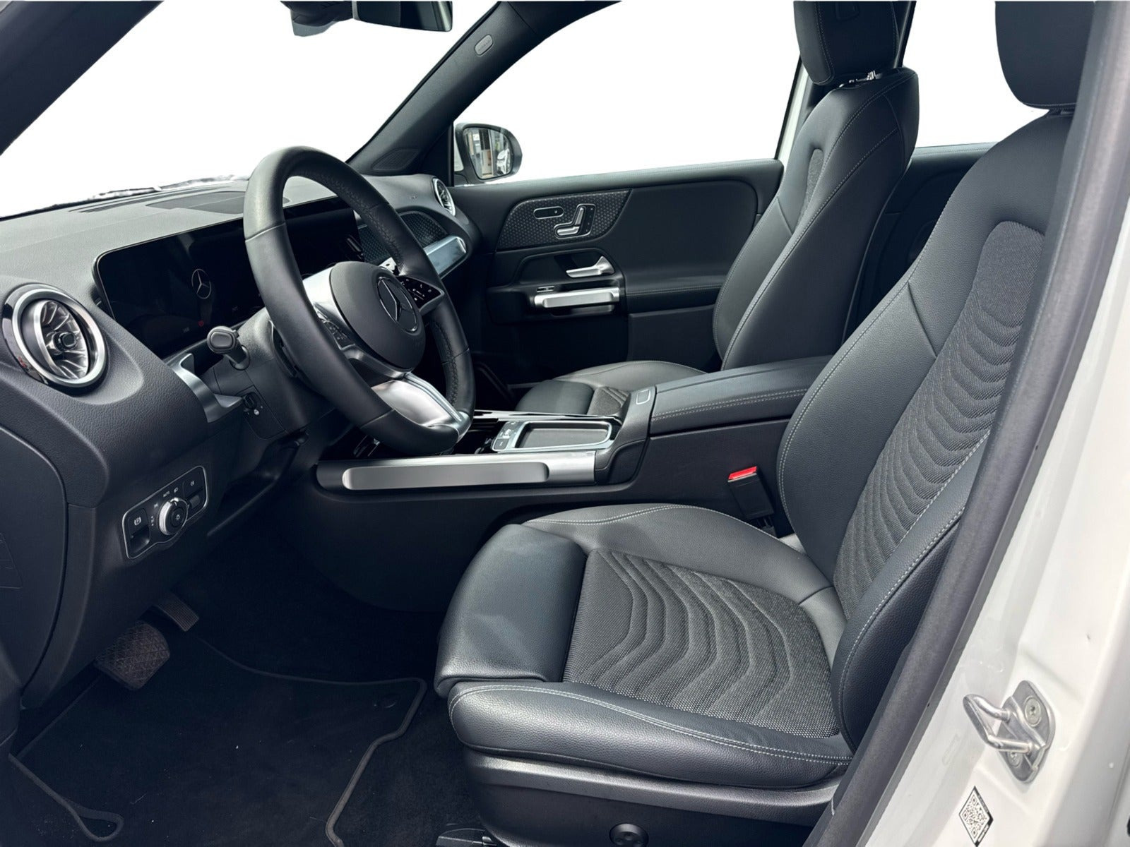 Hvid Mercedes EQB250+ fra 2025