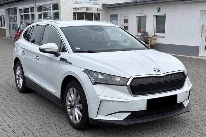 Hvid Skoda Enyaq fra 2022