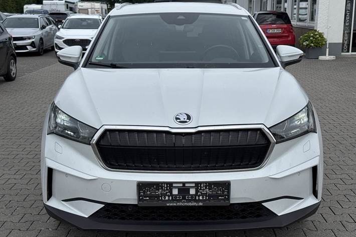 Hvid Skoda Enyaq fra 2022