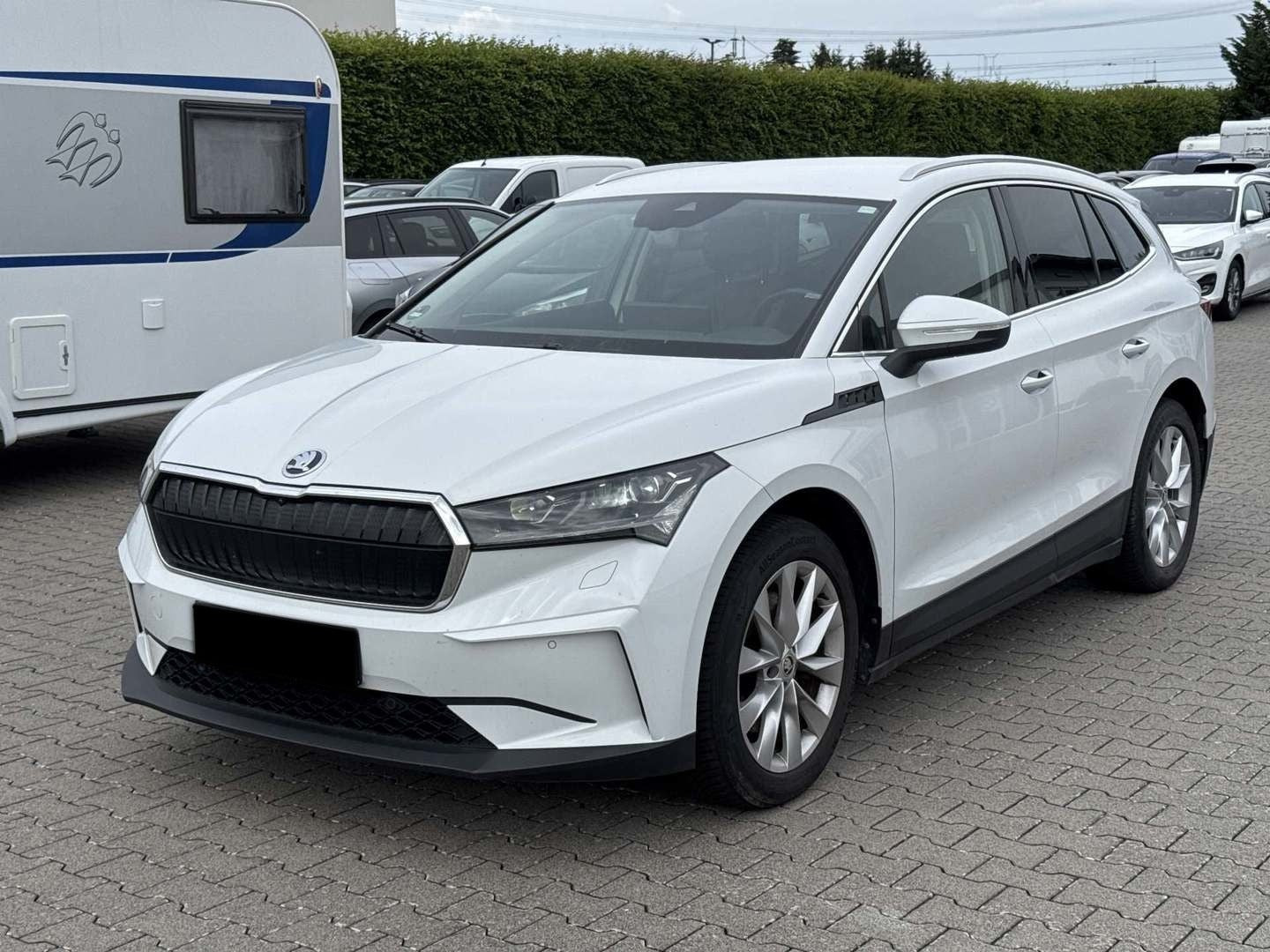 Hvid Skoda Enyaq fra 2022