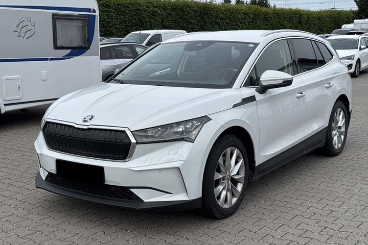 Hvid Skoda Enyaq fra 2022