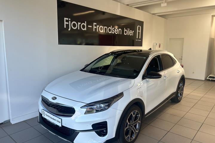 Hvid Kia XCeed fra 2020 set udefra