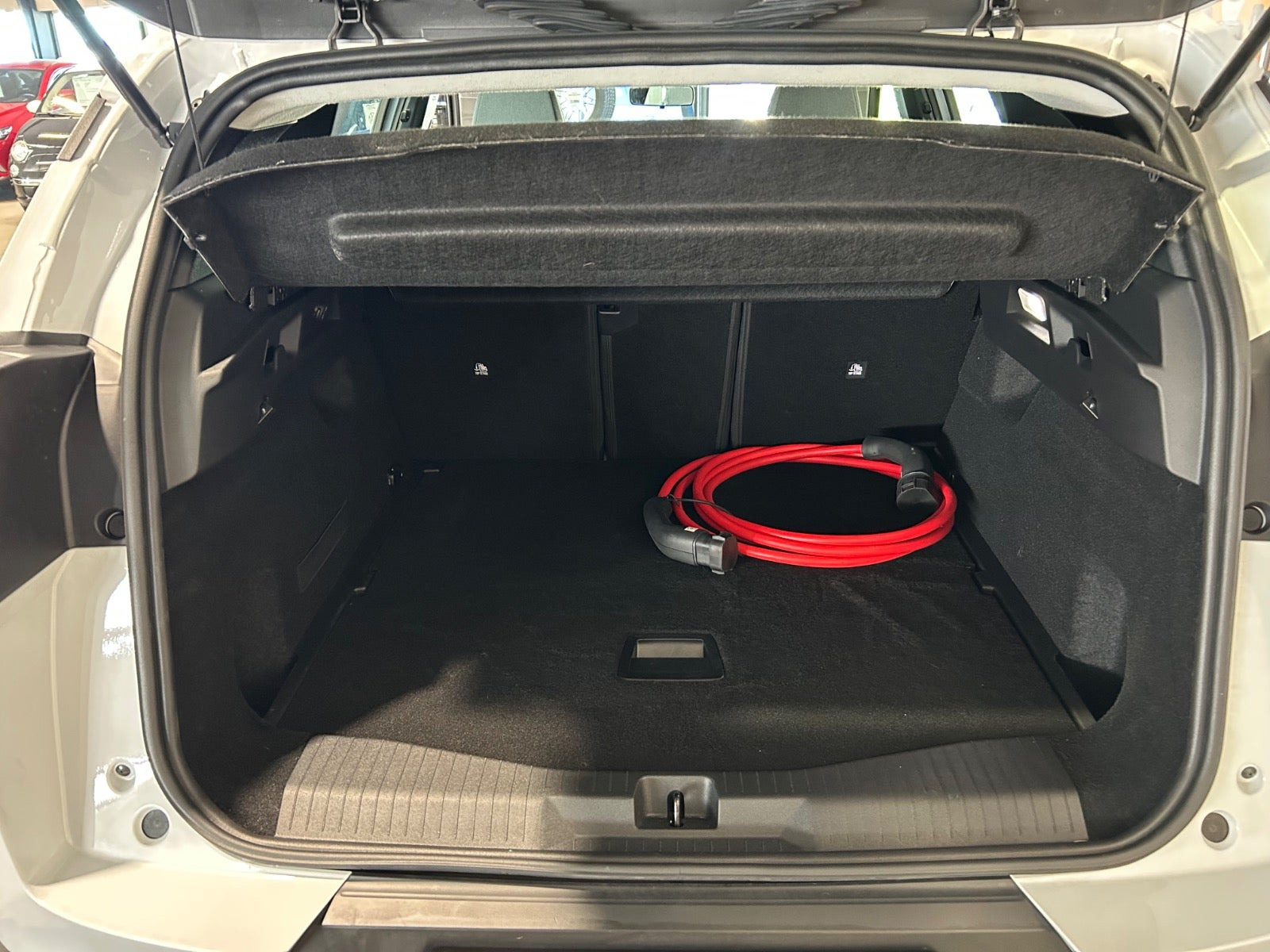 Hvid Citroën ë-C5 Aircross fra 2025 set indefra