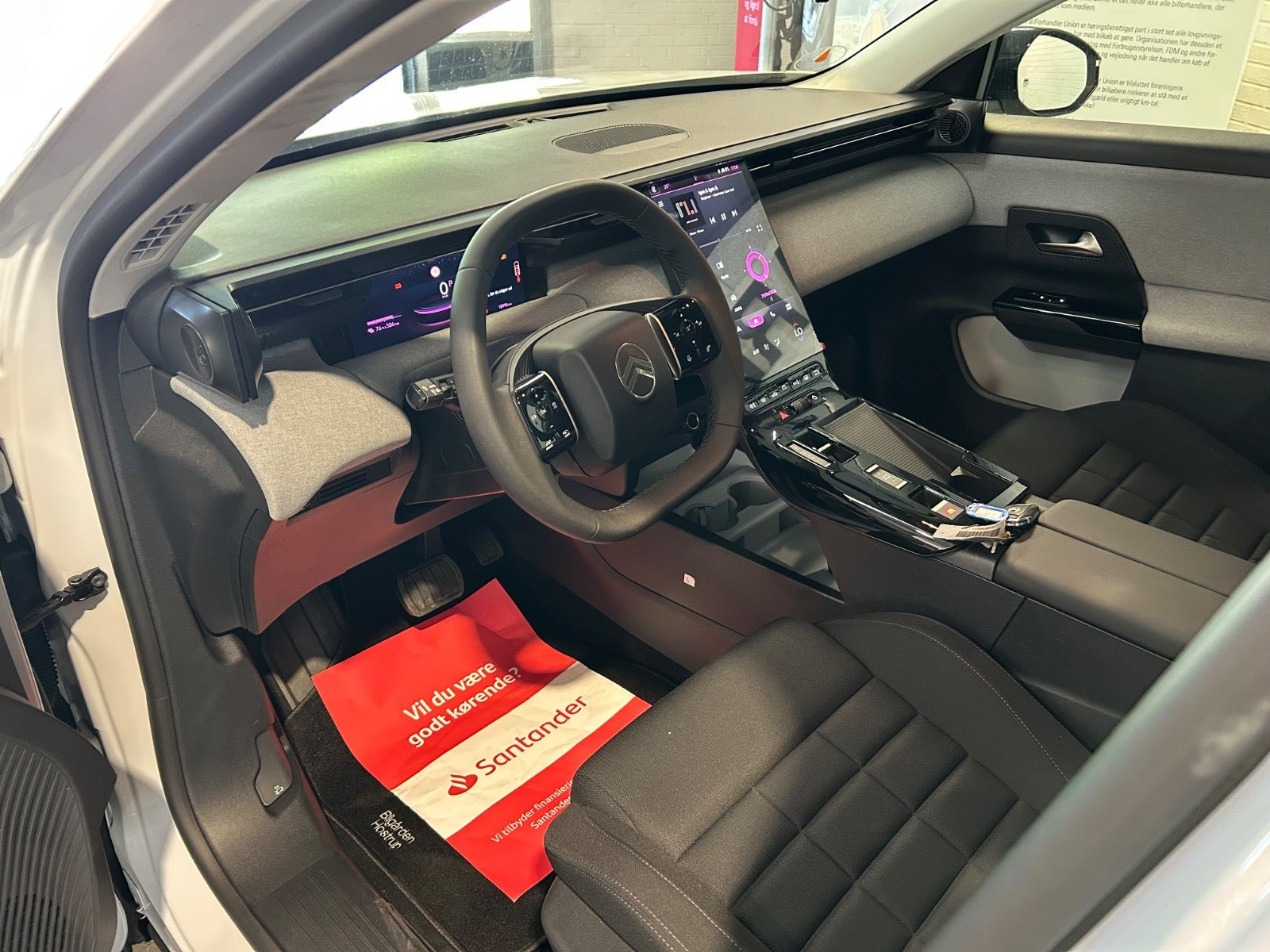 Hvid Citroën ë-C5 Aircross fra 2025 set indefra