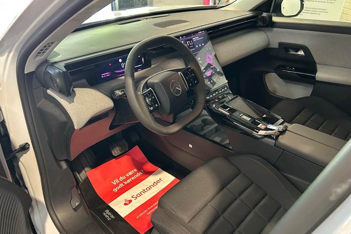 Hvid Citroën ë-C5 Aircross fra 2025 set indefra