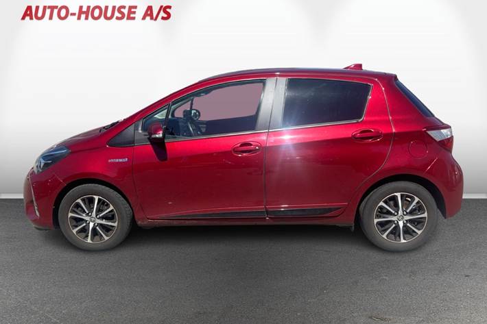 Rød Toyota Yaris fra 2019