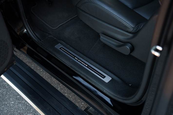 Sort Cadillac Escalade fra 2018
