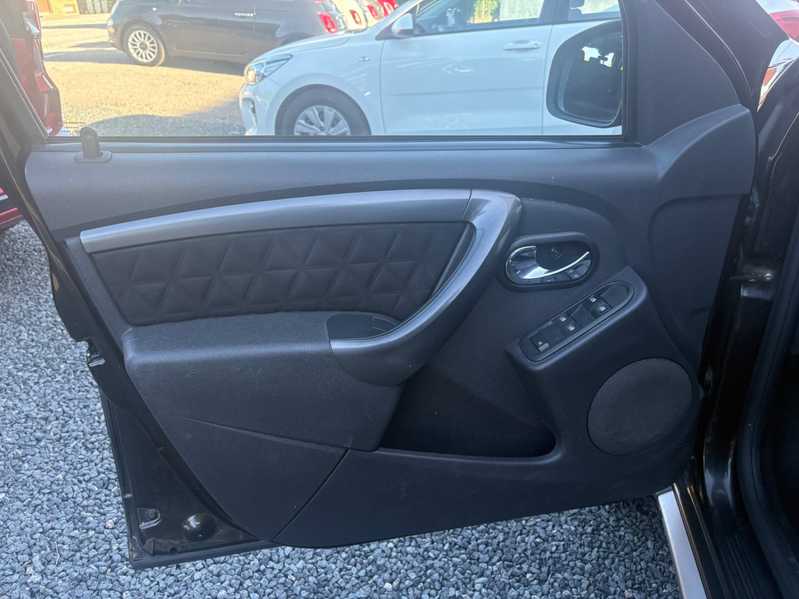 Sort Dacia Duster fra 2014