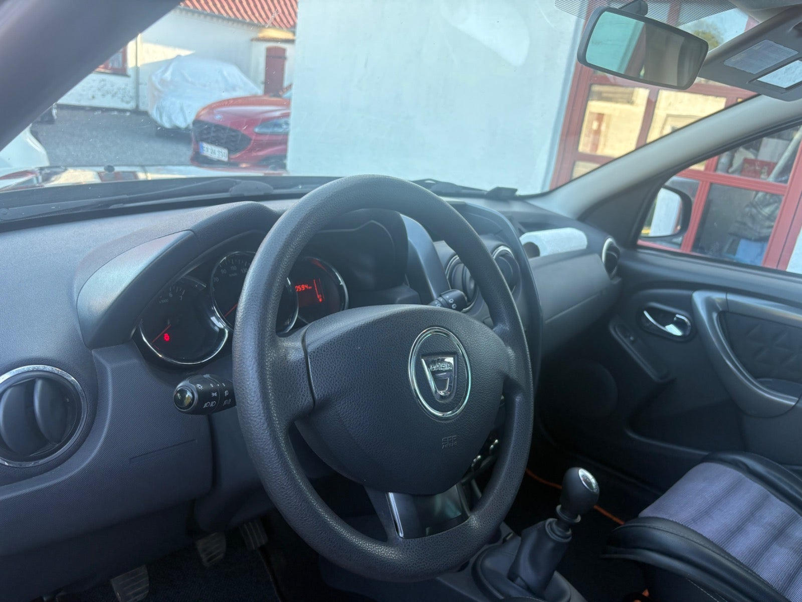 Sort Dacia Duster fra 2014