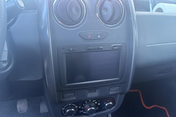 Sort Dacia Duster fra 2014