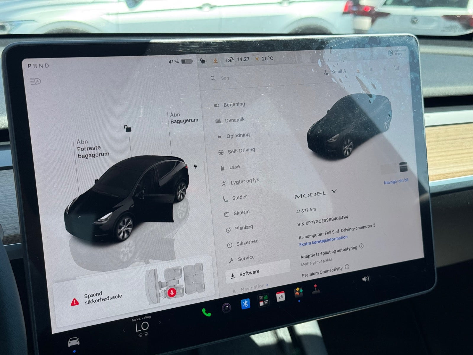 Sort Tesla Model Y fra 2024
