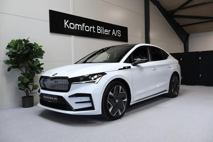 Hvid Skoda Enyaq fra 2022 set udefra