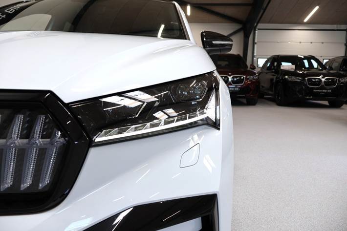 Hvid Skoda Enyaq fra 2022