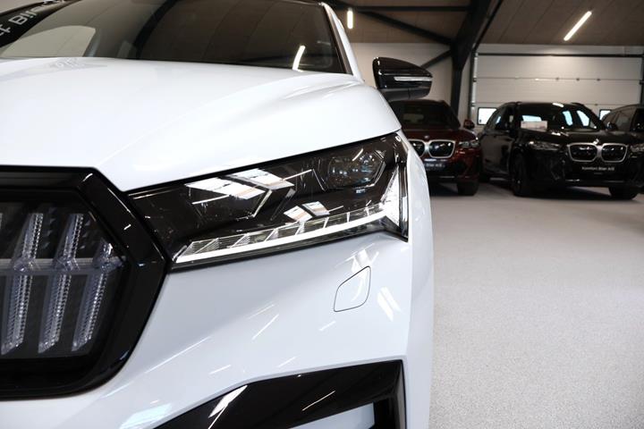 Hvid Skoda Enyaq fra 2022