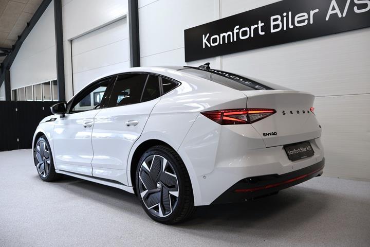 Hvid Skoda Enyaq fra 2022