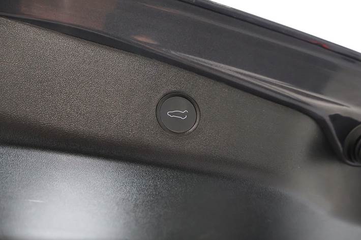 Grå Tesla Model 3 fra 2022
