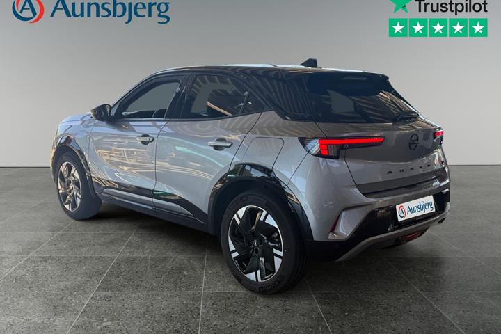 Grå Opel Mokka-e fra 2025