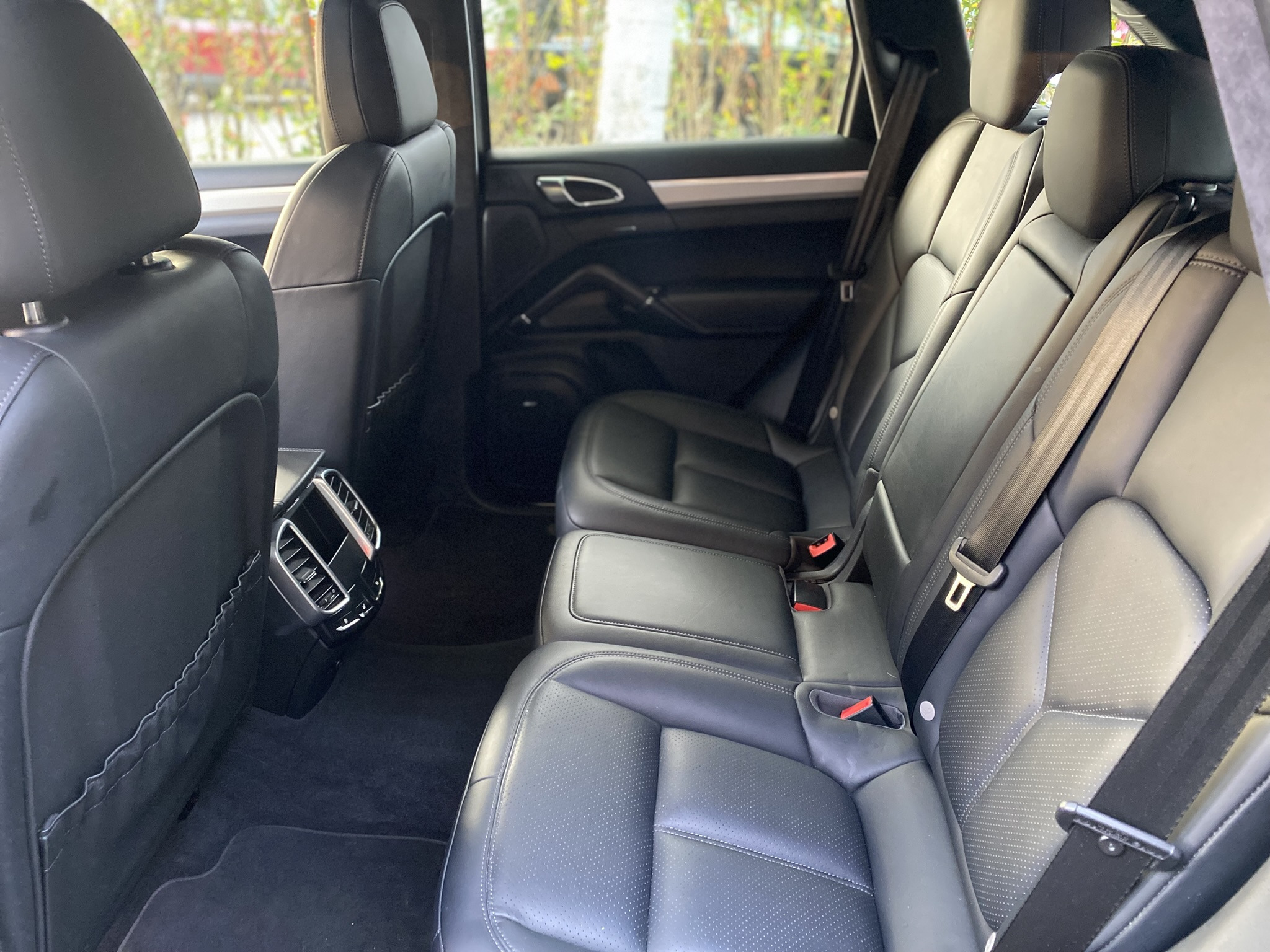 Grå Porsche Cayenne Turbo fra 2015