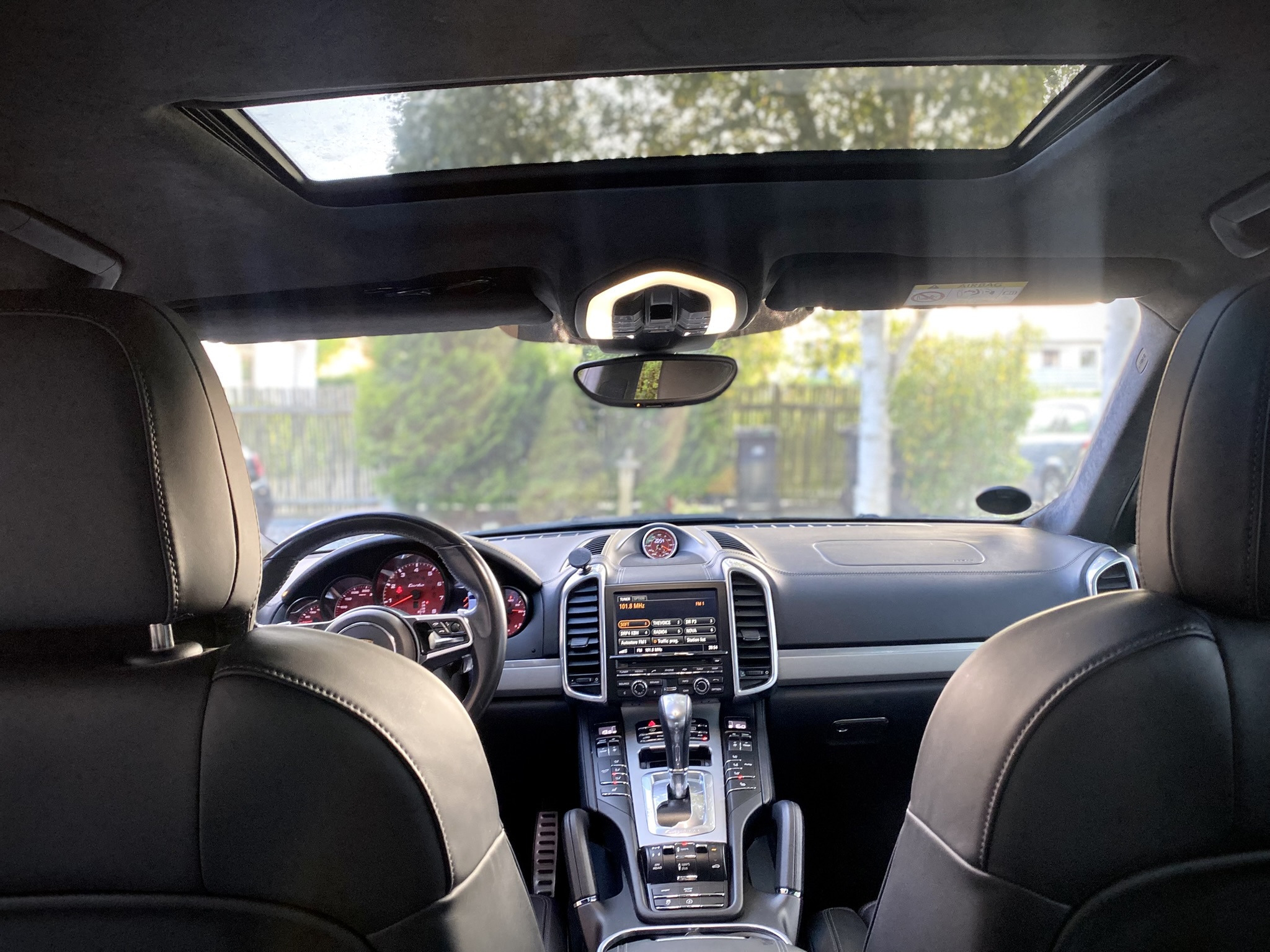 Grå Porsche Cayenne Turbo fra 2015