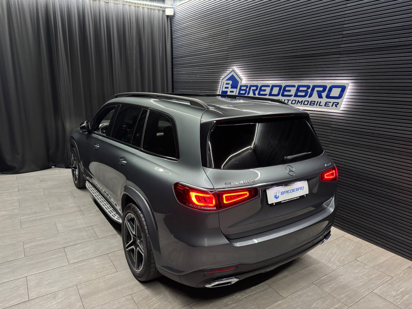 Grå Mercedes GLS400 d fra 2019