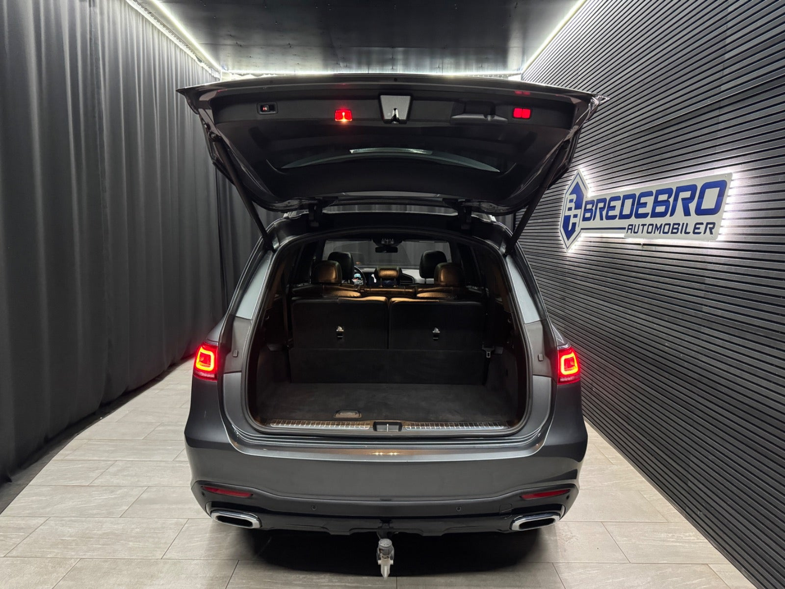 Grå Mercedes GLS400 d fra 2019