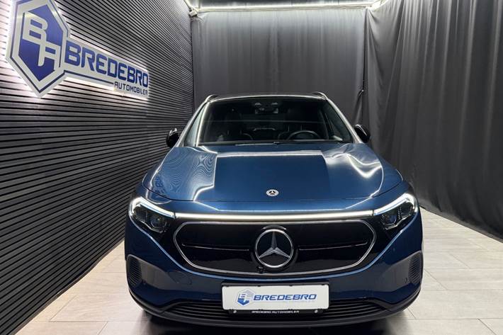 Blå Mercedes EQA250 fra 2023