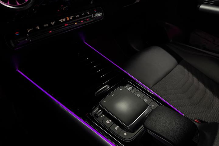 Blå Mercedes EQA250 fra 2023