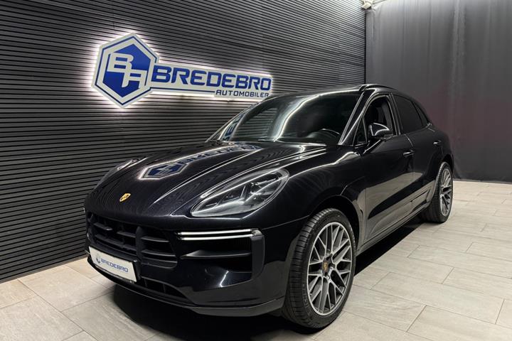 Sort Porsche Macan Turbo fra 2020 set udefra