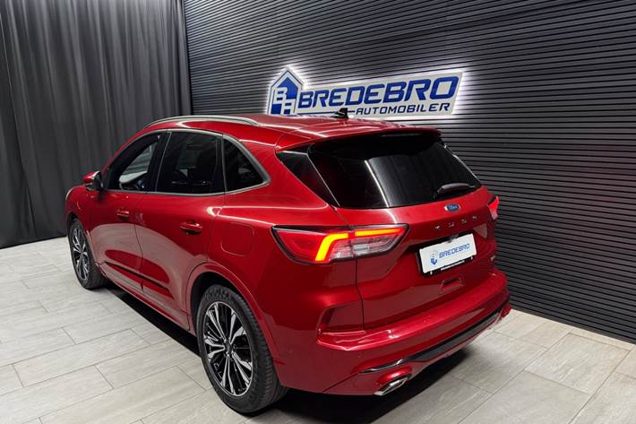 Grå Ford Kuga fra 2020