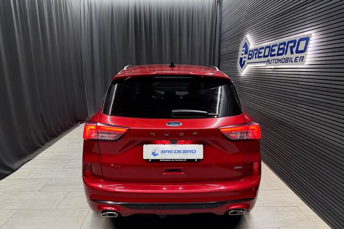 Grå Ford Kuga fra 2020
