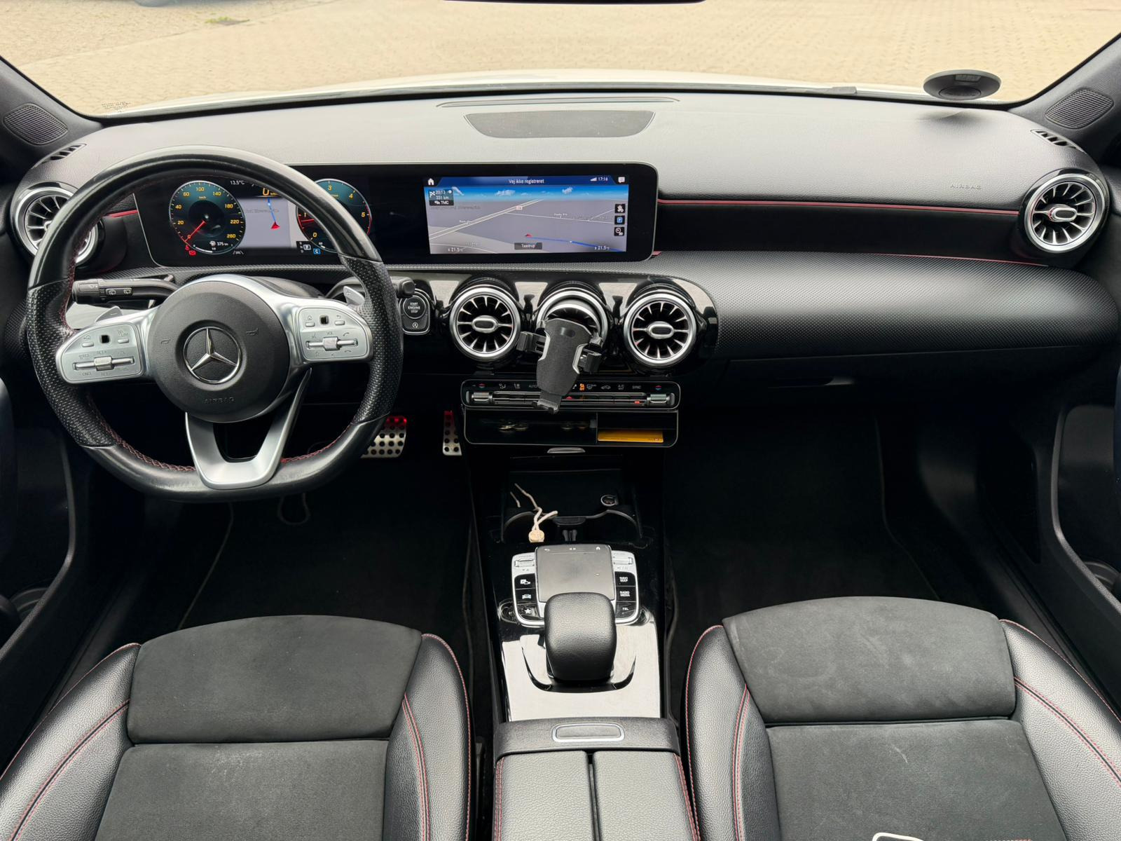Hvid Mercedes A-Klasse fra 2020