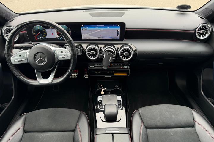 Hvid Mercedes A-Klasse fra 2020