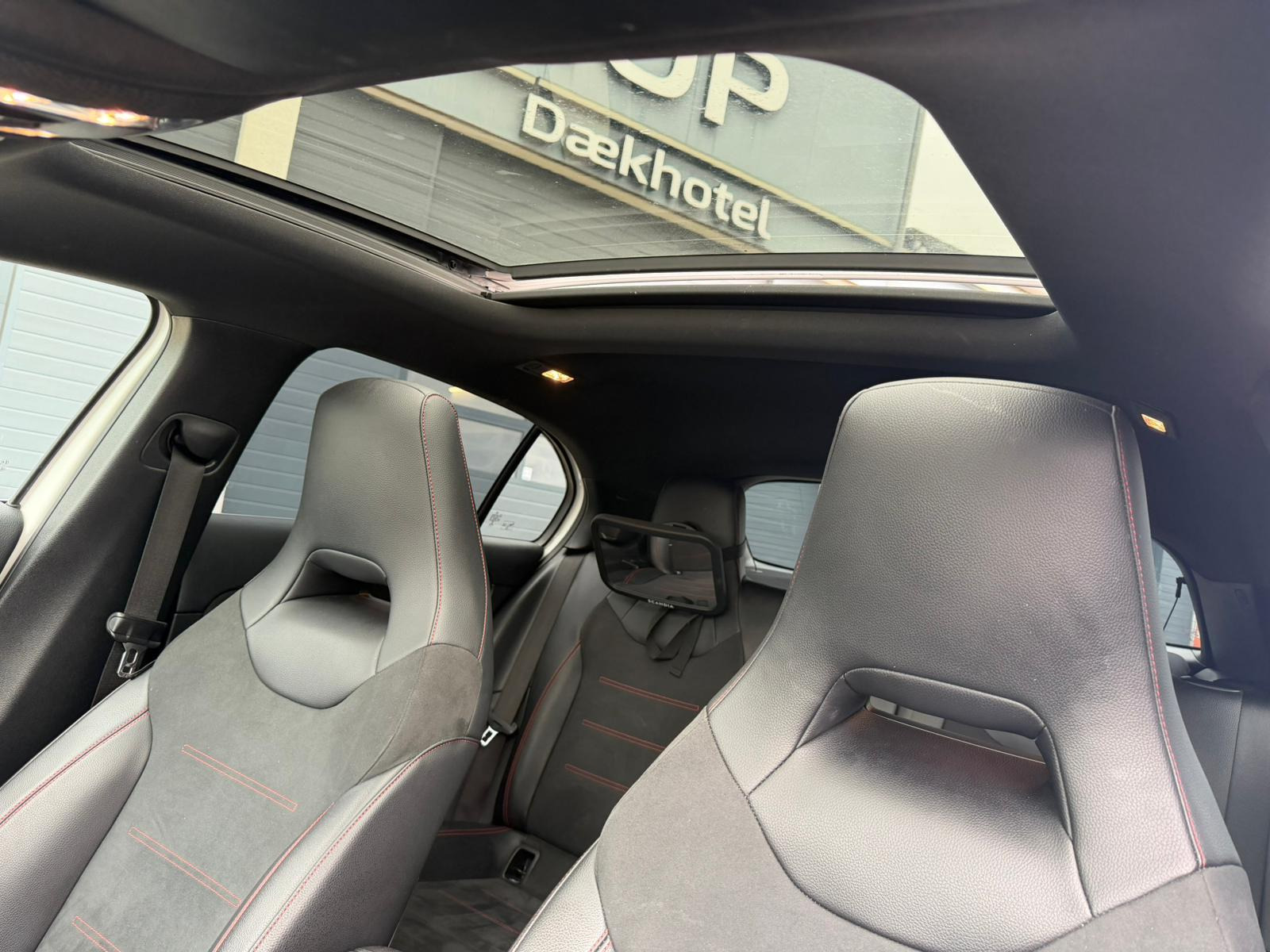 Hvid Mercedes A-Klasse fra 2020