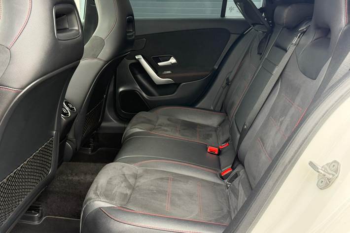 Hvid Mercedes A-Klasse fra 2020