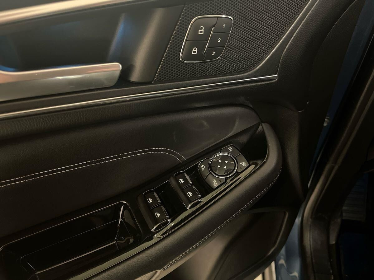Blå Ford S-MAX fra 2018