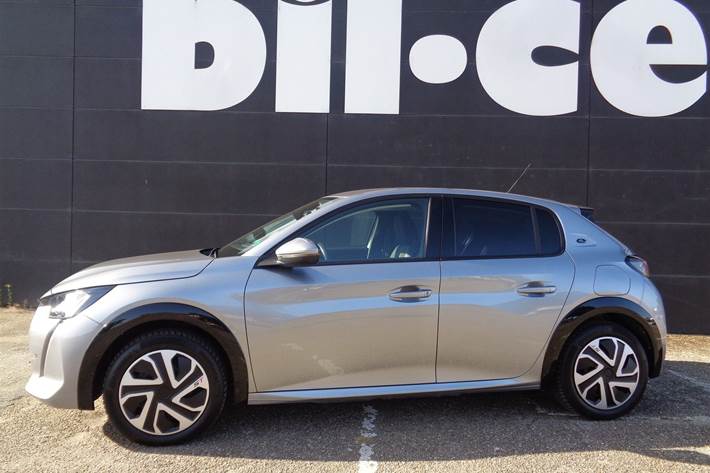 Grå Peugeot e-208 fra 2022
