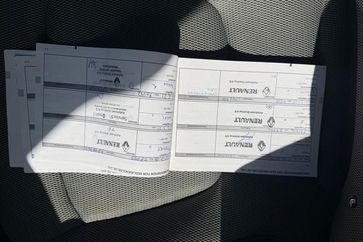Grå Renault Captur fra 2014