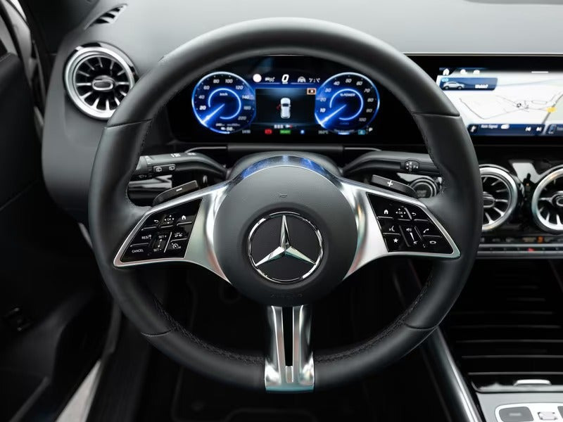 Hvid Mercedes EQA250 fra 2021