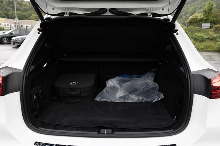 Hvid Mercedes EQA250 fra 2021