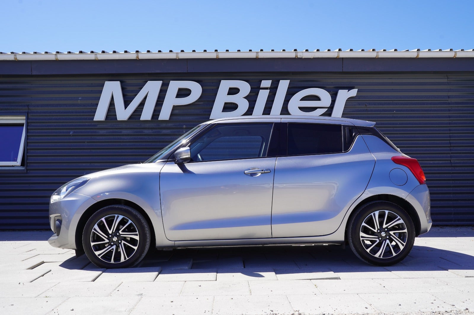 Grå Suzuki Swift fra 2022