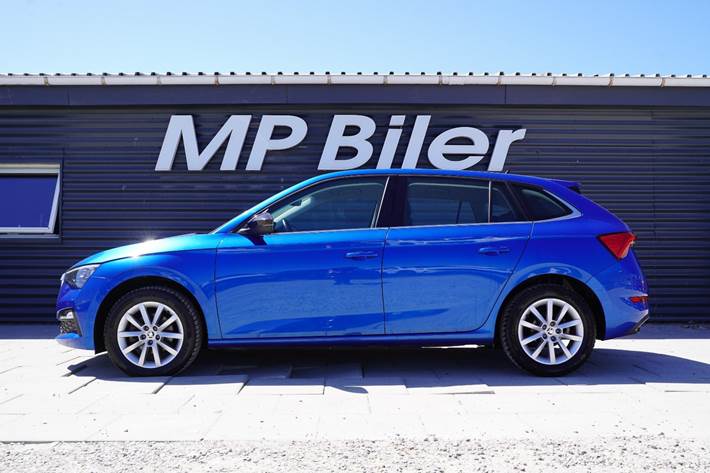 Blå Skoda Scala fra 2021
