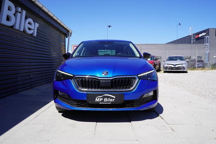Blå Skoda Scala fra 2021