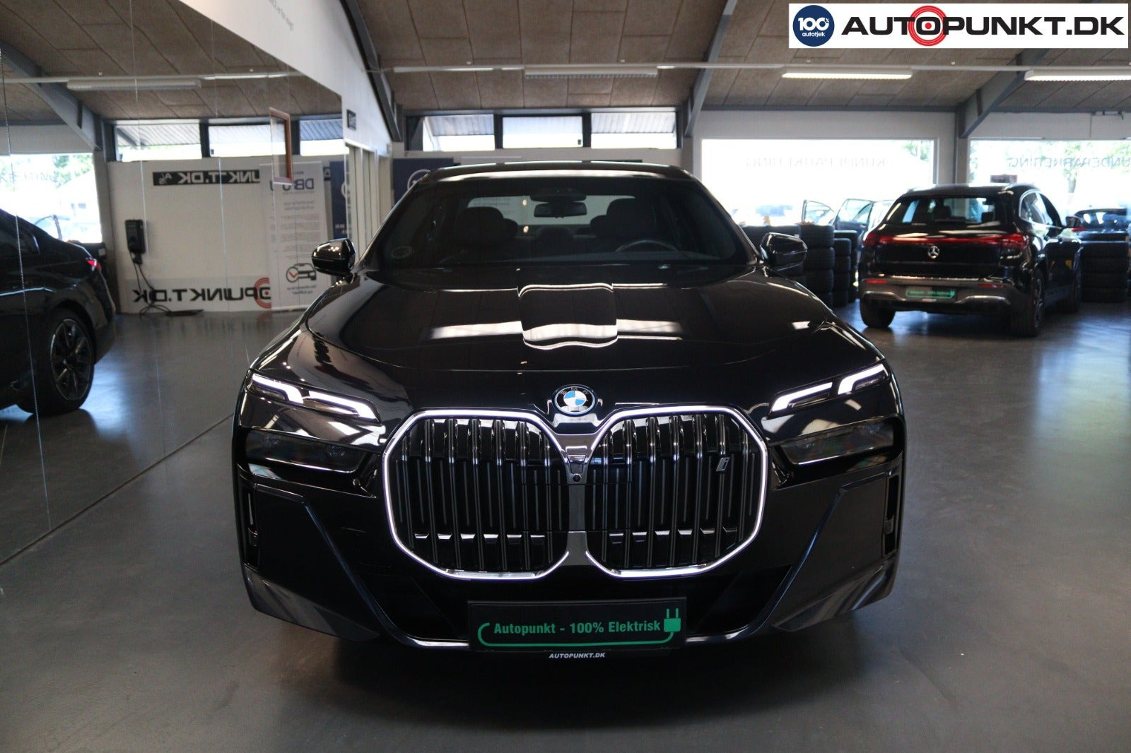 Blå BMW i7 fra 2024