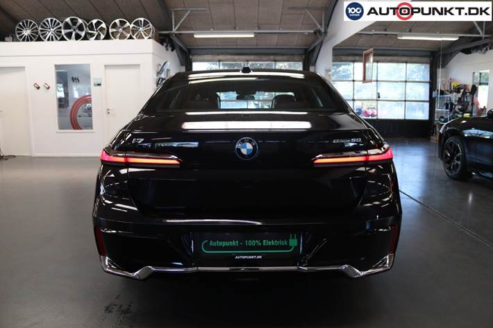 Blå BMW i7 fra 2024