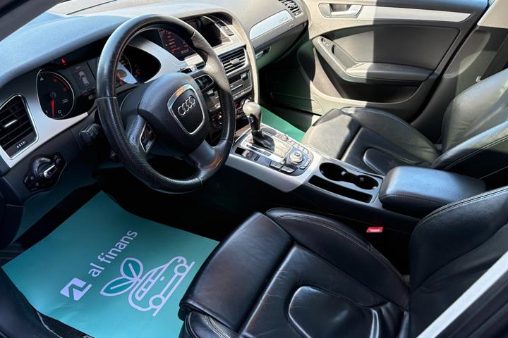 undefined Audi A4 Allroad fra 2009 set indefra