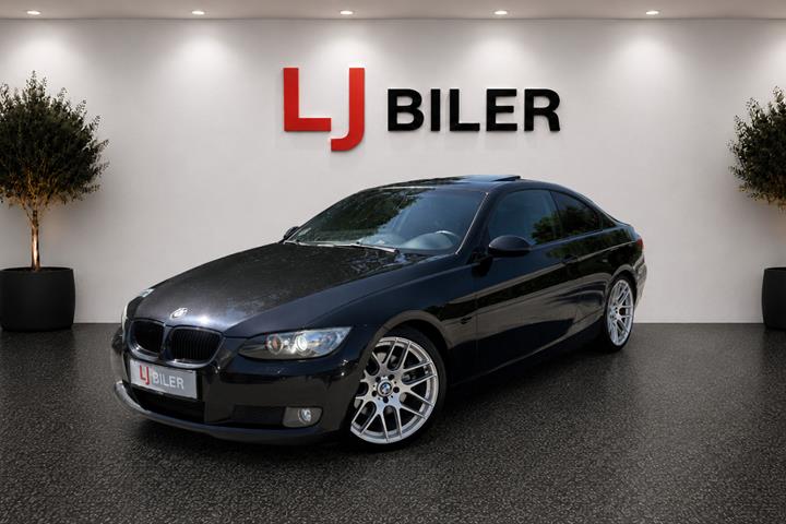 Sort BMW 325i fra 2009