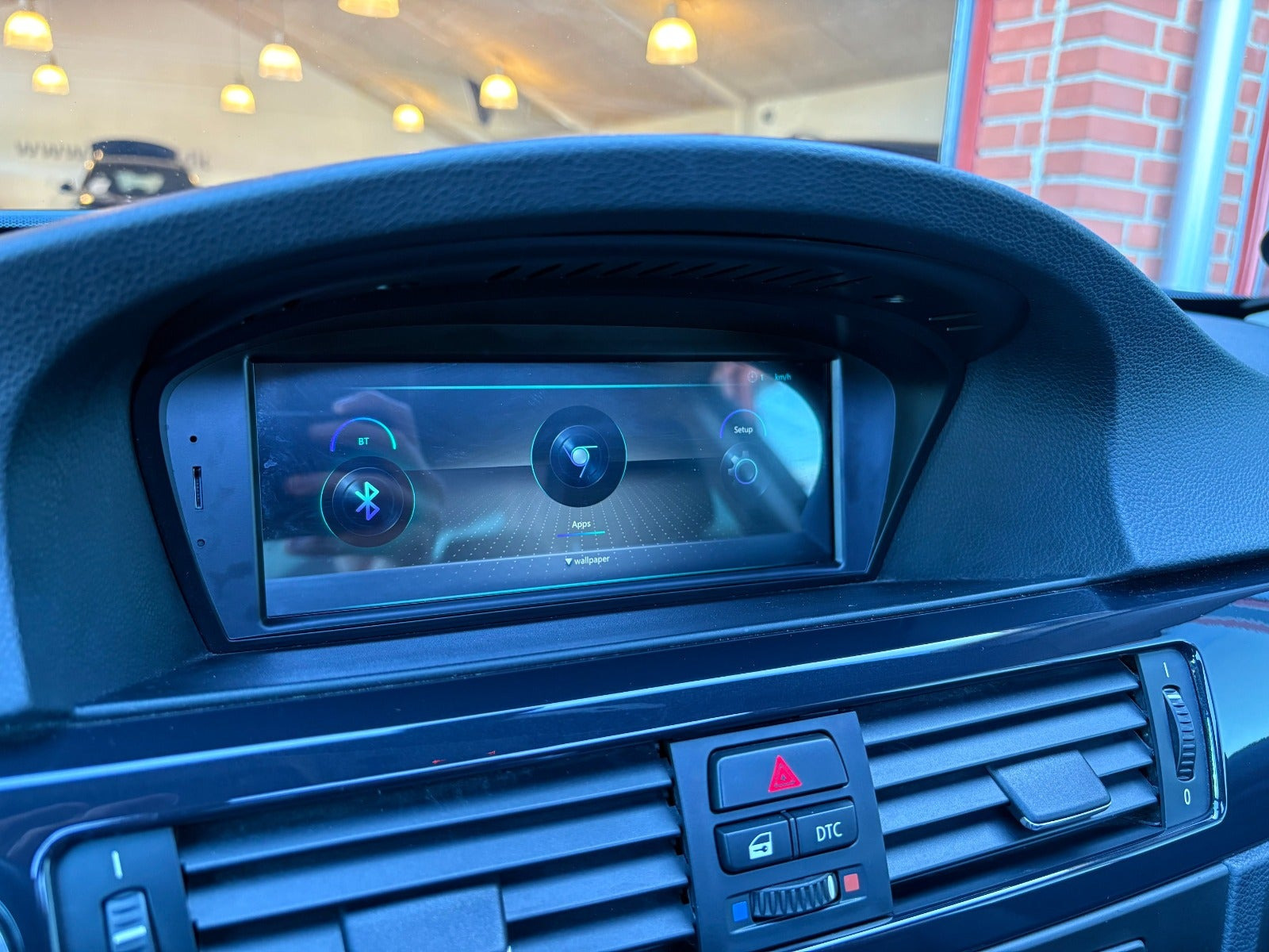 Sort BMW 325i fra 2009