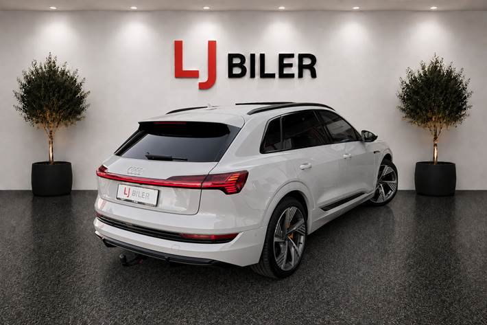 Beige Audi e-tron fra 2021
