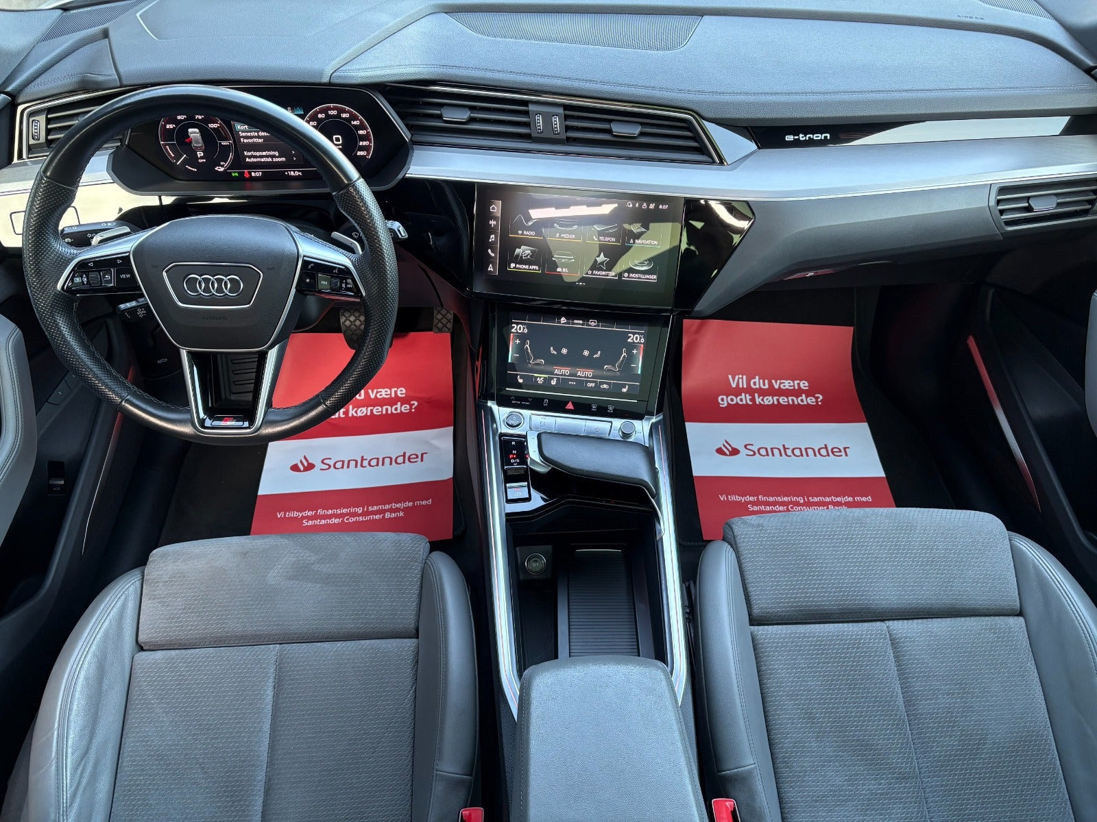 Beige Audi e-tron fra 2021